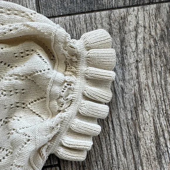 Chic Beige Knit Blouse with Bow Accents - Picture 5 of 14